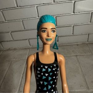 Color Reveal Fashion Barbie with shoes/turquoise